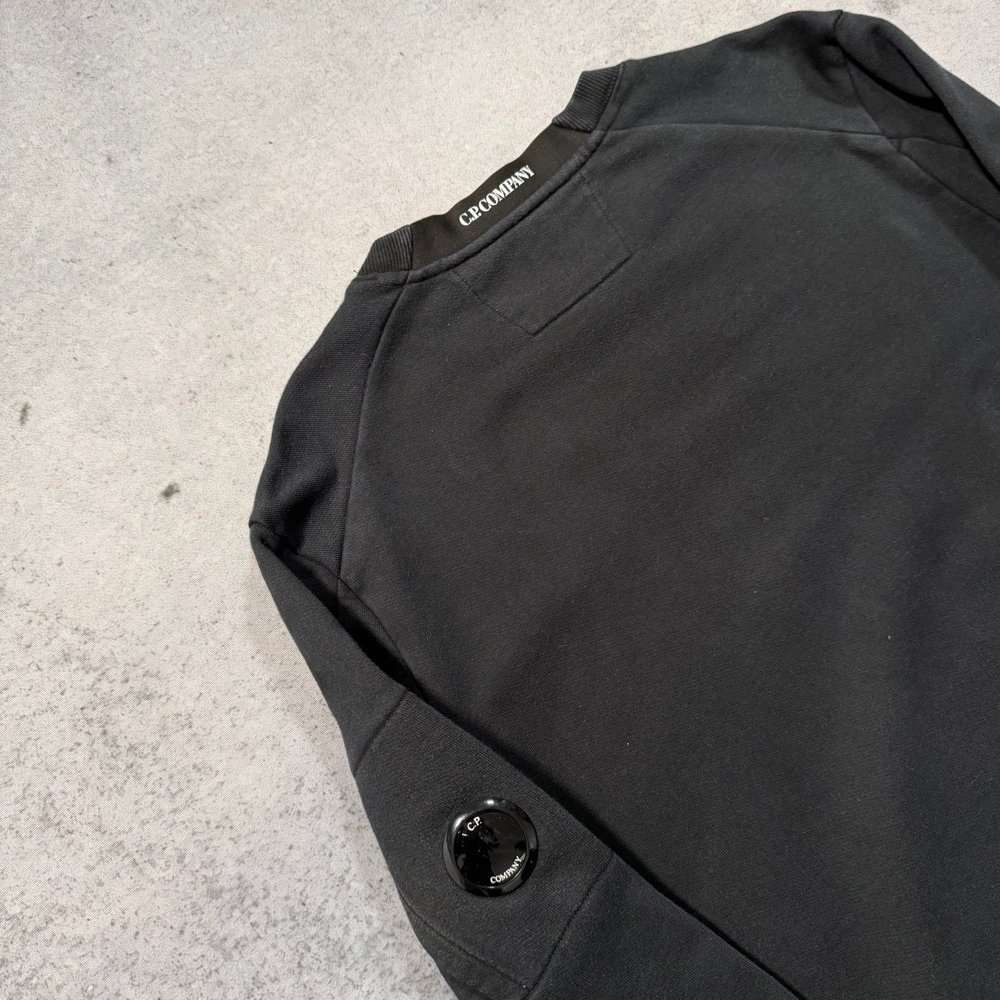 C.P. Company Diagonal Raised Fleece Crewneck Sweater black (M)