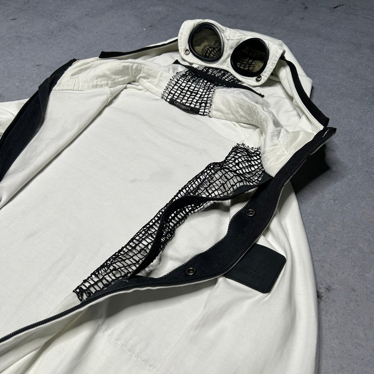 C.P. Company Asia Exclusive Goggle Zip Jacket creme white (fits M)