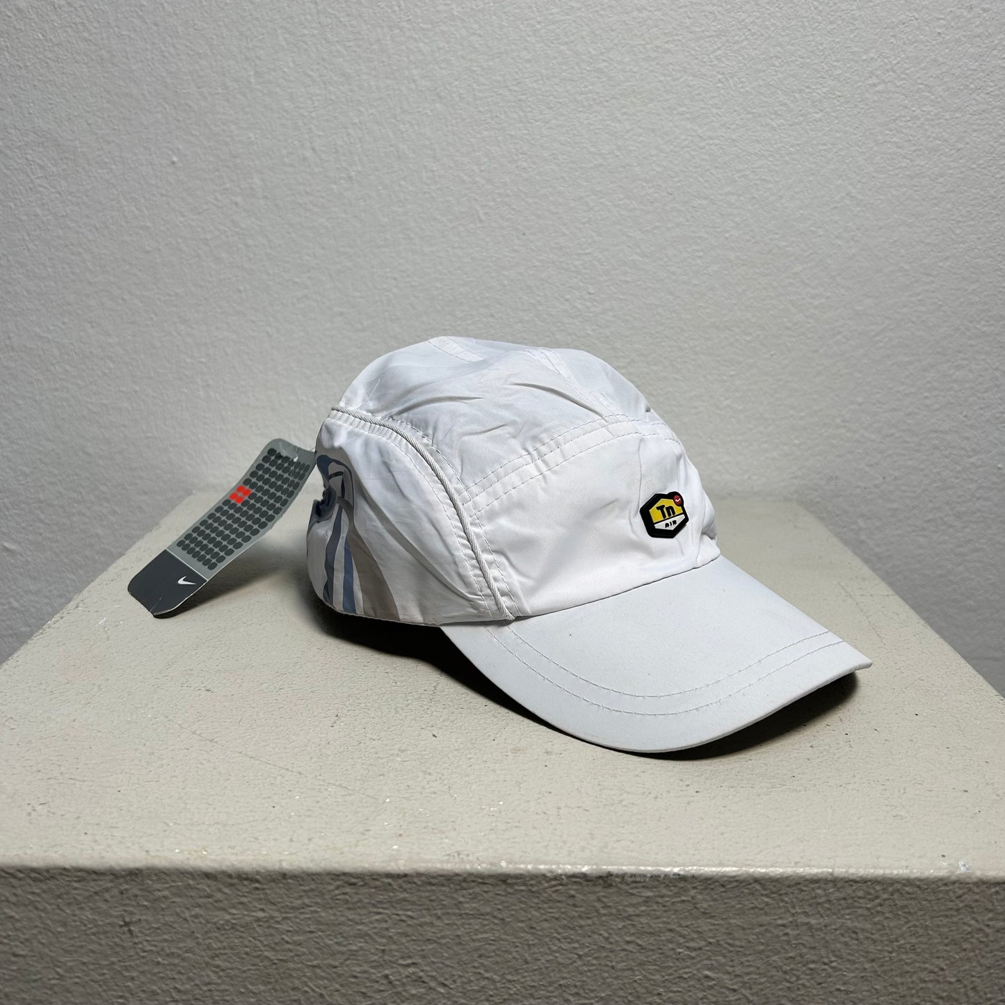 Nike 00s Tn Cap white w/ Graphic Print