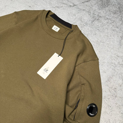 C.P. Company NEW Diagonal Raised Fleece Crewneck Lens Sweatshirt olive (L)