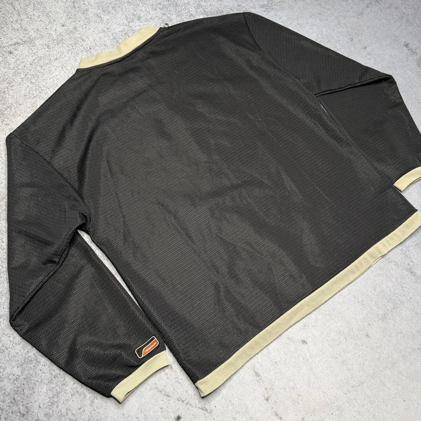 Reebok Early 2000s Mesh Crewneck Sweater black Spellout (fits M)