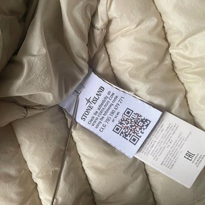 Stone Island Garment Dyed Micro Yarn Down Puffer Jacket off white (L)