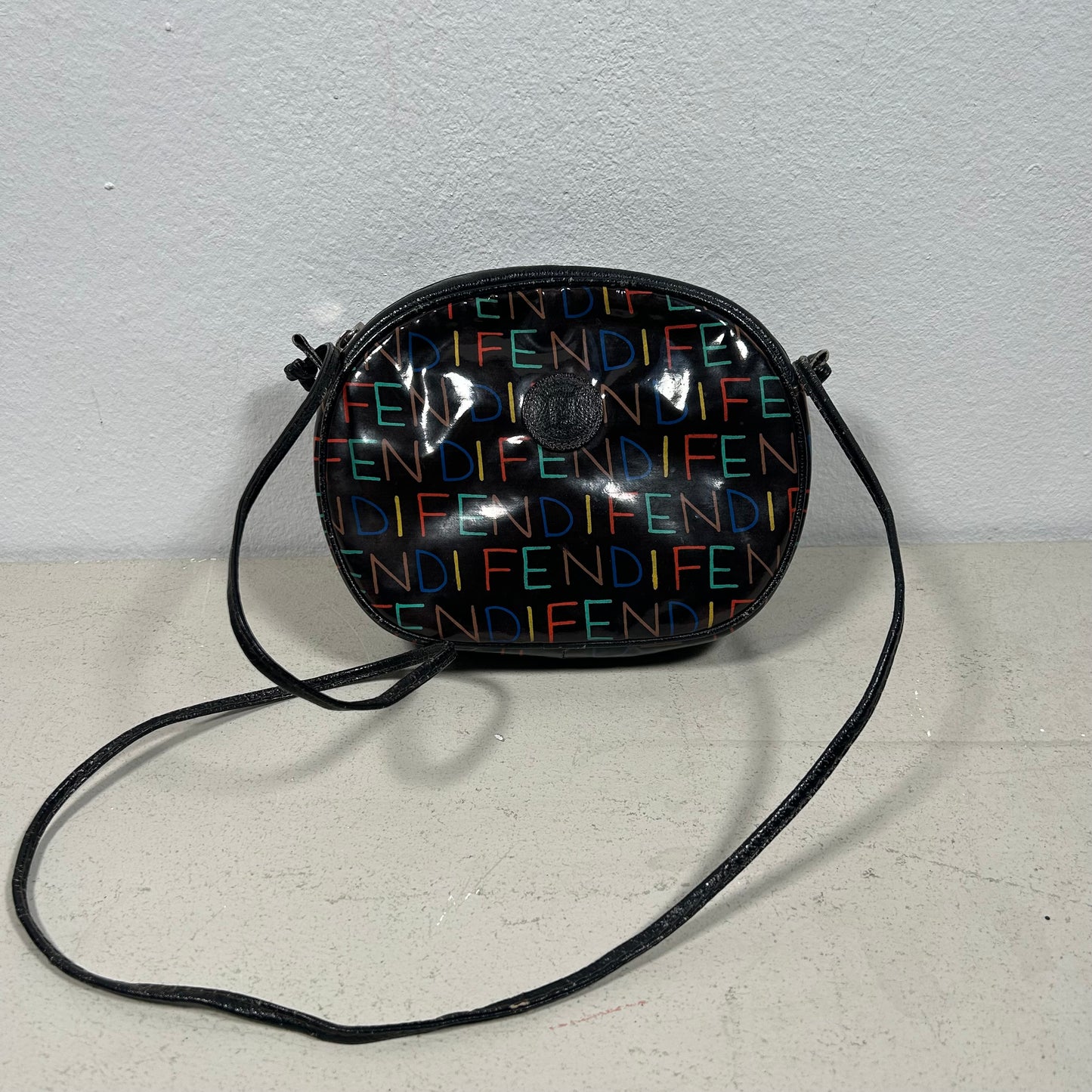 FENDI 90s Multicotour Spellout Sling Bag (black)