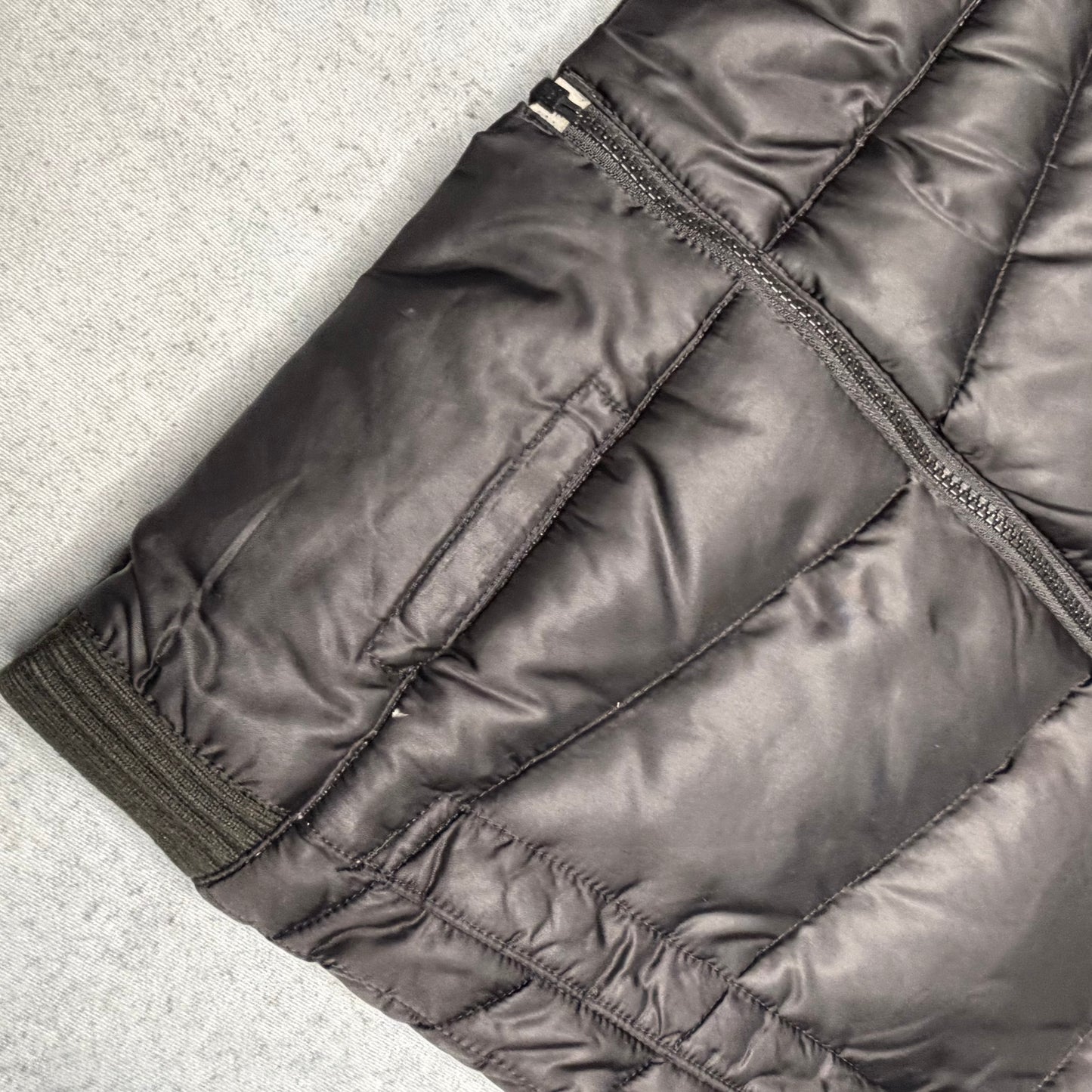 The North Face Nuptse 550 Womens Hooded Puffer Gilet Weste black (S)