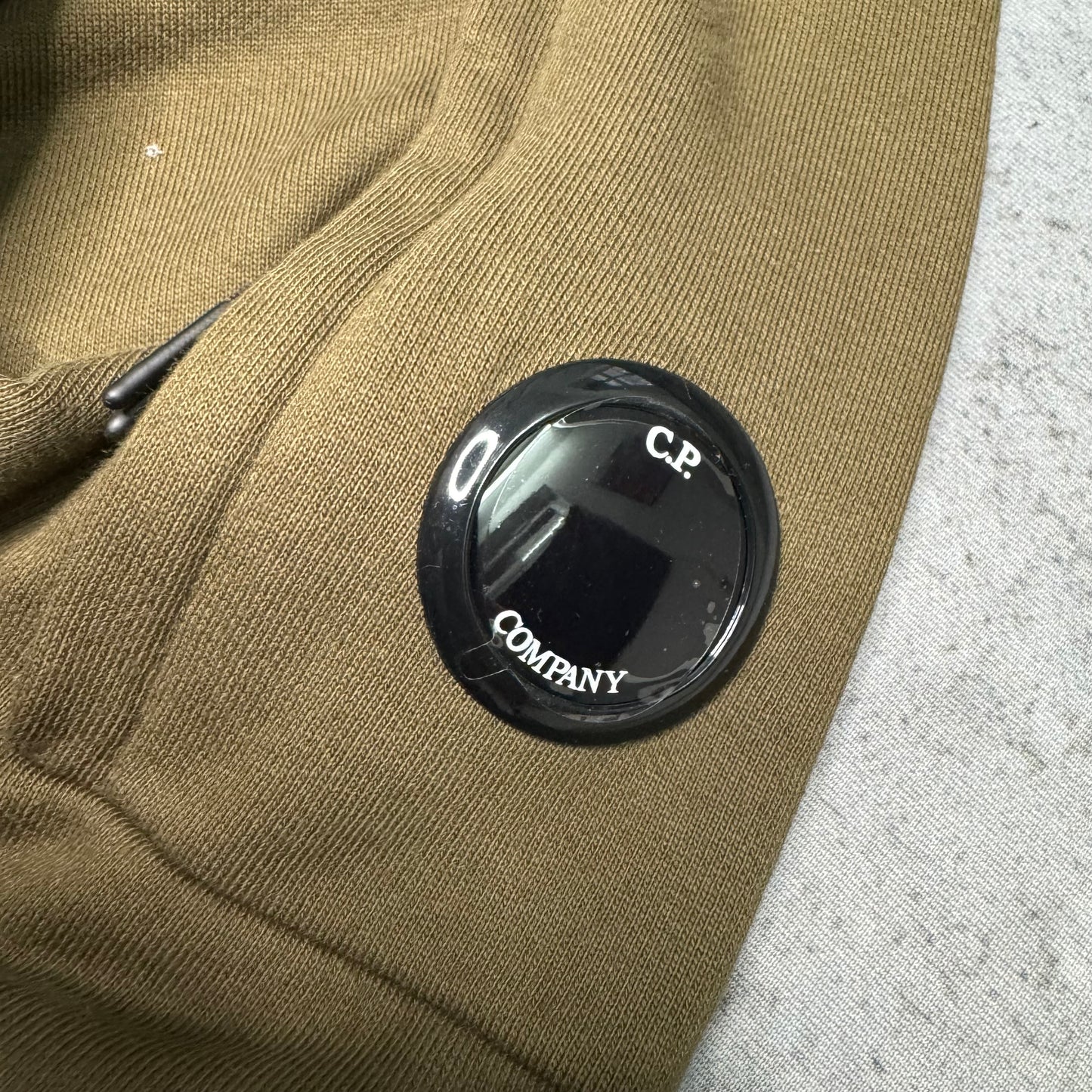 C.P. Company NEW Diagonal Raised Fleece Crewneck Lens Sweatshirt olive (L)